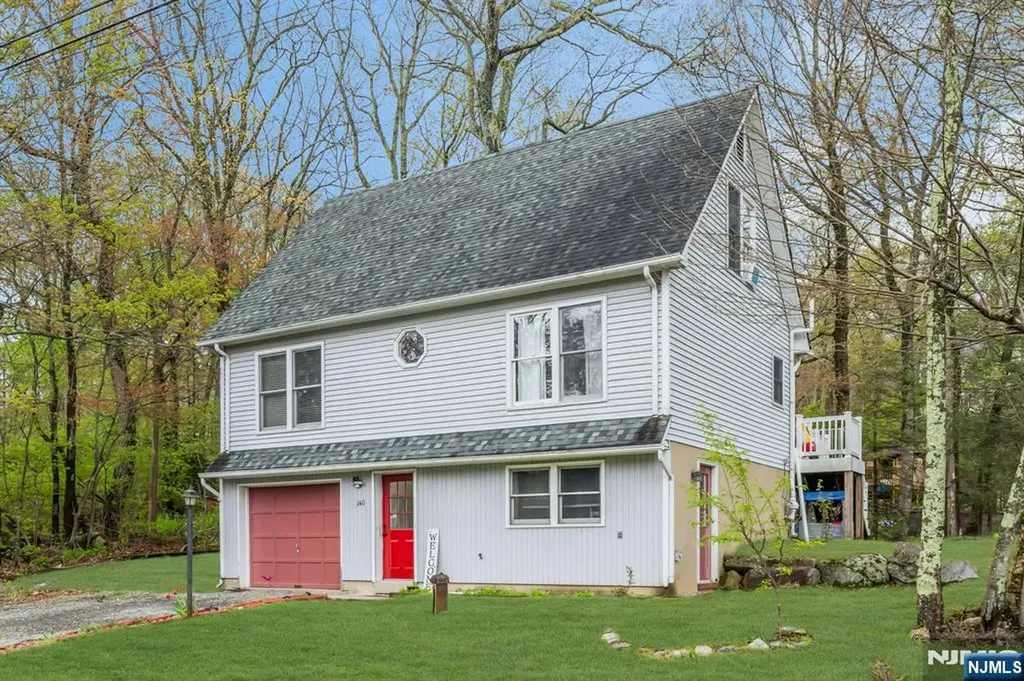 140 Papscoe Road West Milford NJ 07421