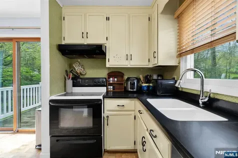 140 Papscoe Road West Milford NJ 07421