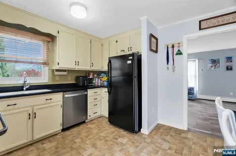 140 Papscoe Road West Milford NJ 07421