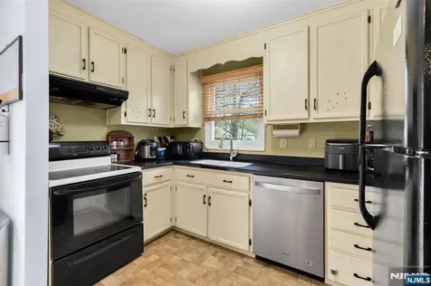 140 Papscoe Road West Milford NJ 07421