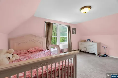 140 Papscoe Road West Milford NJ 07421