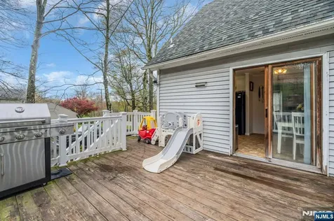140 Papscoe Road West Milford NJ 07421