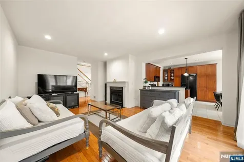 48 Bovensiepen Court Roseland NJ 07068