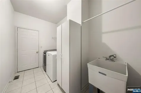 48 Bovensiepen Court Roseland NJ 07068