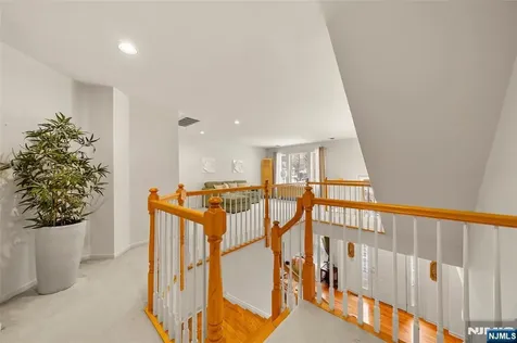 48 Bovensiepen Court Roseland NJ 07068
