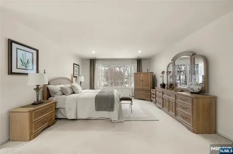 48 Bovensiepen Court Roseland NJ 07068