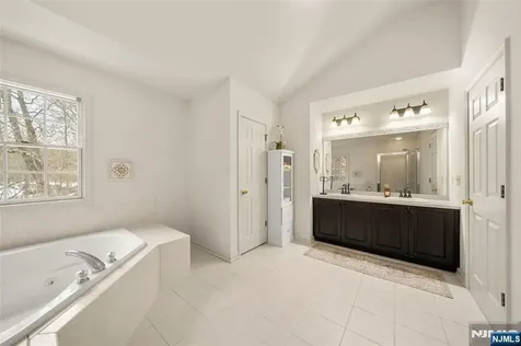 48 Bovensiepen Court Roseland NJ 07068