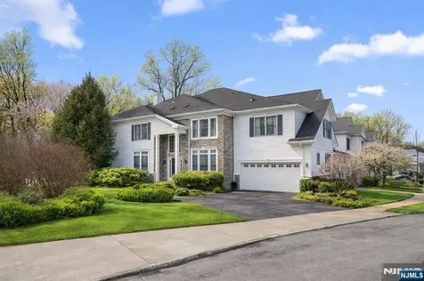 48 Bovensiepen Court Roseland NJ 07068