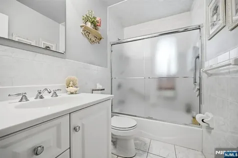 291 S Chestnut Street Twp Of Washington NJ 07676