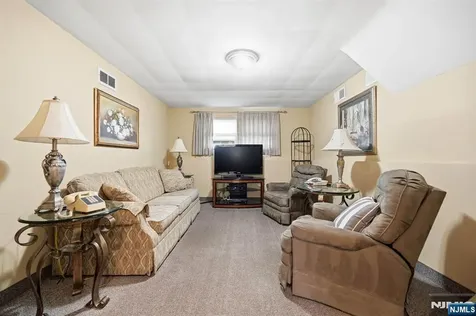 291 S Chestnut Street Twp Of Washington NJ 07676