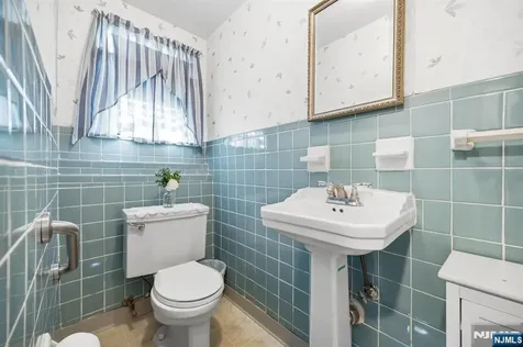 291 S Chestnut Street Twp Of Washington NJ 07676