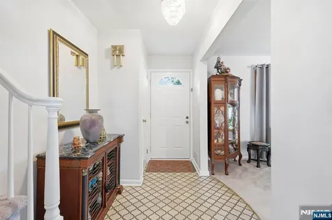 291 S Chestnut Street Twp Of Washington NJ 07676