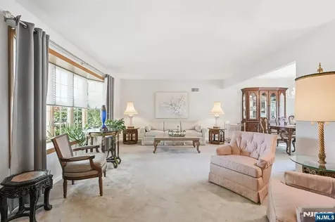291 S Chestnut Street Twp Of Washington NJ 07676