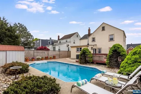 136 Sunset Avenue North Arlington NJ 07031