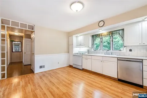 64 School Street North Haledon NJ 07508