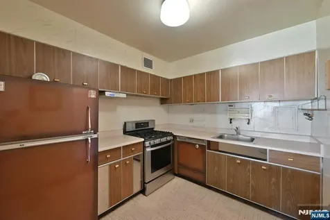 5 Horizon Road Fort Lee NJ 07024