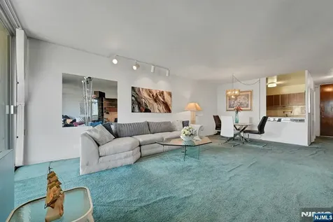 5 Horizon Road Fort Lee NJ 07024