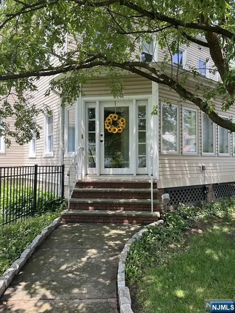 211 Paterson Avenue Midland Park NJ 07432