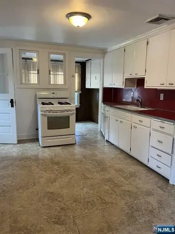 211 Paterson Avenue Midland Park NJ 07432