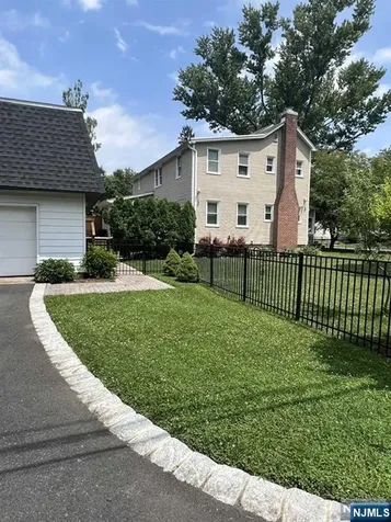211 Paterson Avenue Midland Park NJ 07432