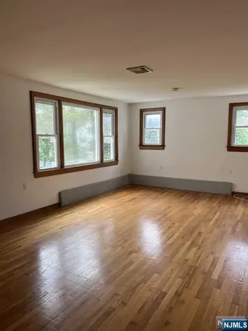 211 Paterson Avenue Midland Park NJ 07432