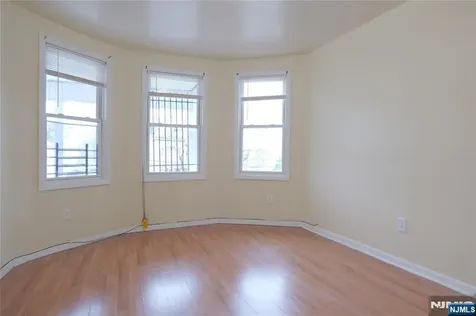 84 Scheerer Avenue Newark NJ 07112