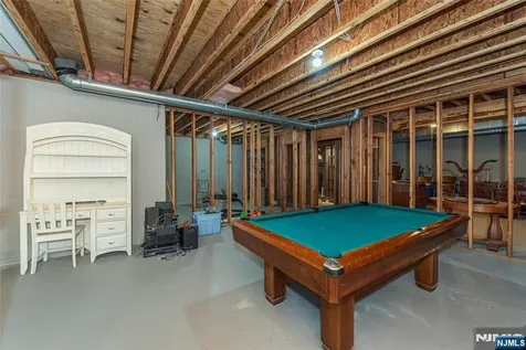 37 Thomas Wayne NJ 07470