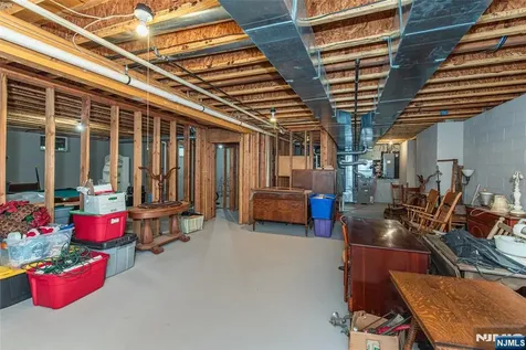 37 Thomas Wayne NJ 07470