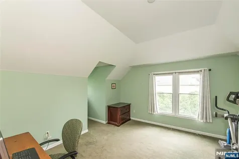 37 Thomas Wayne NJ 07470