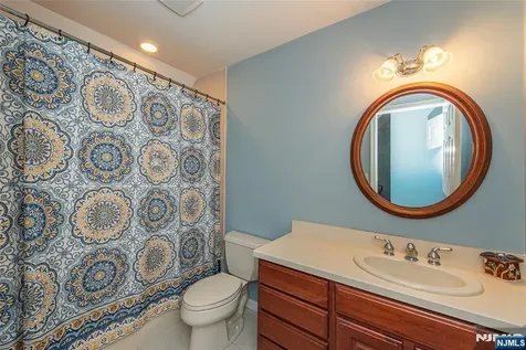 37 Thomas Wayne NJ 07470