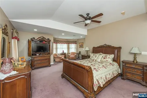 37 Thomas Wayne NJ 07470