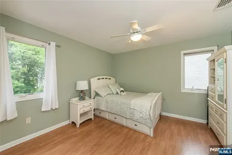 37 Thomas Wayne NJ 07470