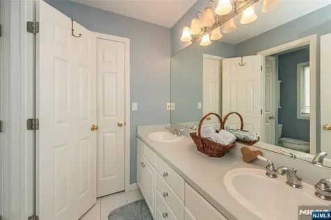 37 Thomas Wayne NJ 07470