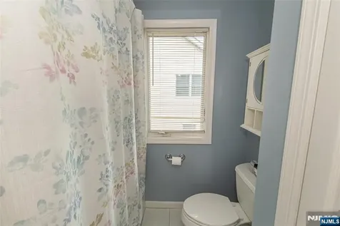 37 Thomas Wayne NJ 07470