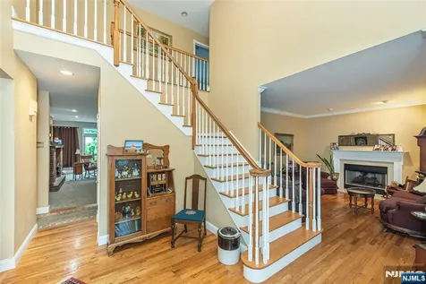37 Thomas Wayne NJ 07470