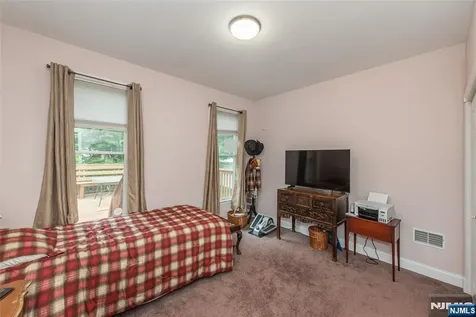 37 Thomas Wayne NJ 07470