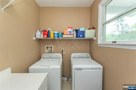 37 Thomas Wayne NJ 07470