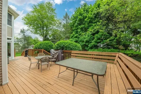 37 Thomas Wayne NJ 07470