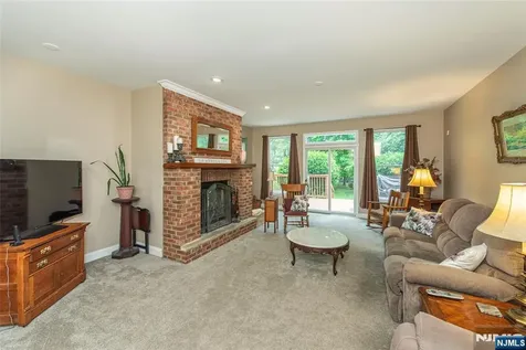 37 Thomas Wayne NJ 07470