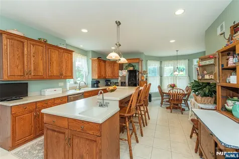 37 Thomas Wayne NJ 07470