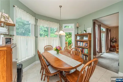 37 Thomas Wayne NJ 07470