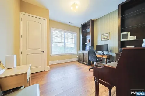 1302 The Plaza Tenafly NJ 07670