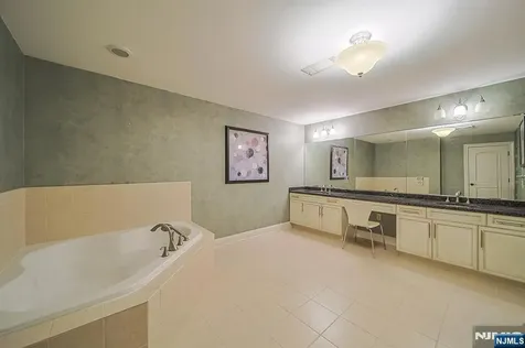 1302 The Plaza Tenafly NJ 07670