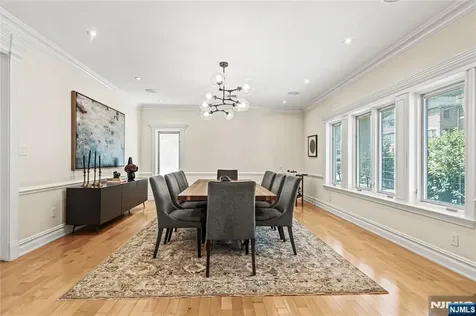 512 Winterburn Grove Cliffside Park NJ 07010