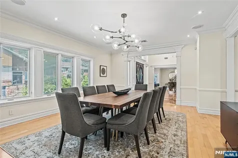 512 Winterburn Grove Cliffside Park NJ 07010