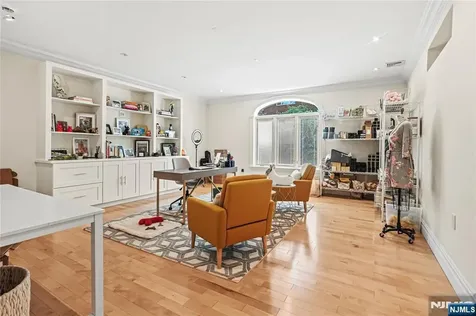 512 Winterburn Grove Cliffside Park NJ 07010
