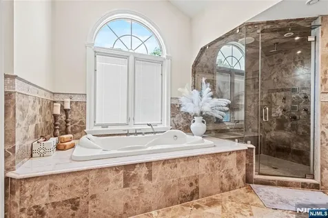 512 Winterburn Grove Cliffside Park NJ 07010