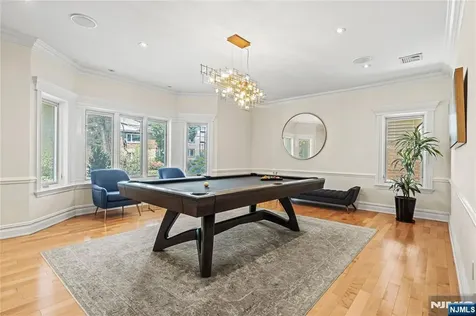 512 Winterburn Grove Cliffside Park NJ 07010