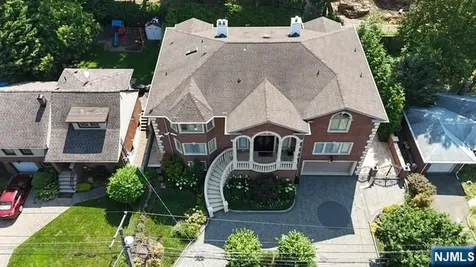 512 Winterburn Grove Cliffside Park NJ 07010