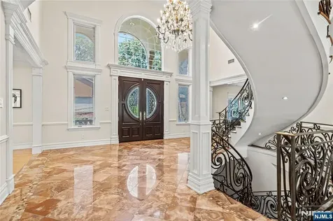 512 Winterburn Grove Cliffside Park NJ 07010